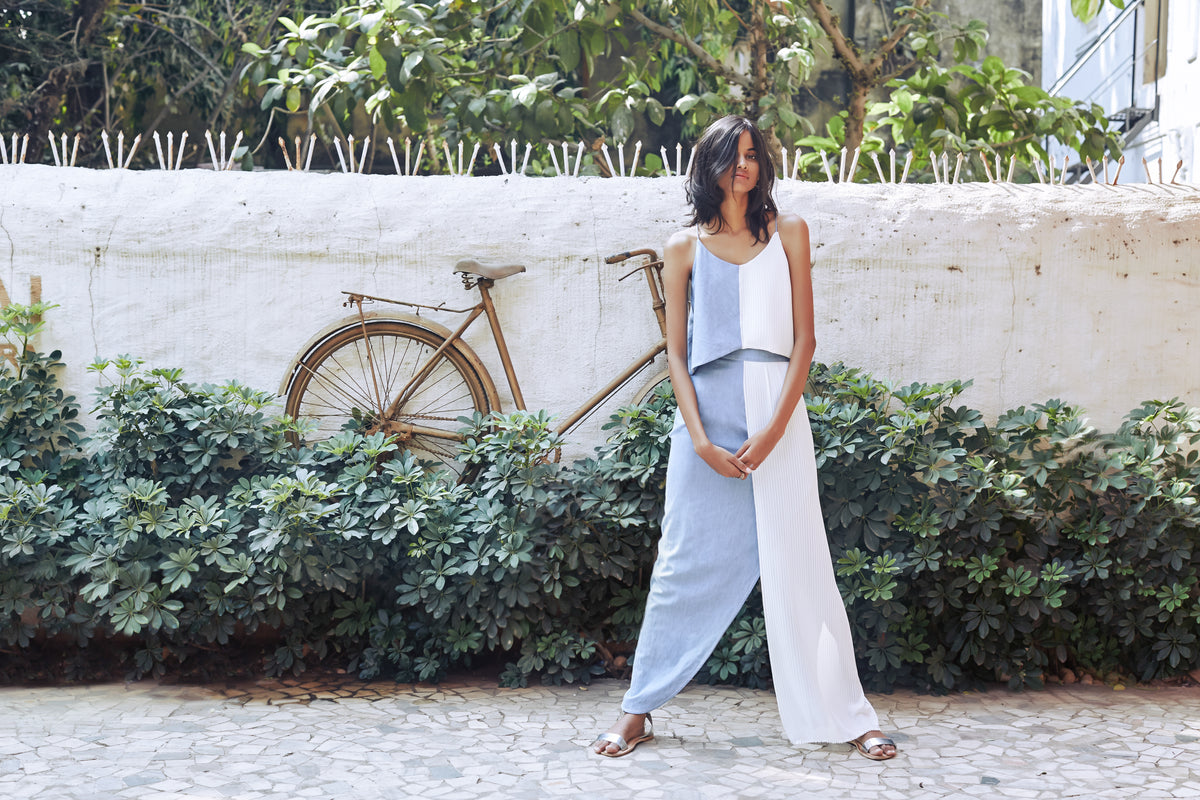 BLUE AND WHITE HALF PLEATED DENIM CROP TOP