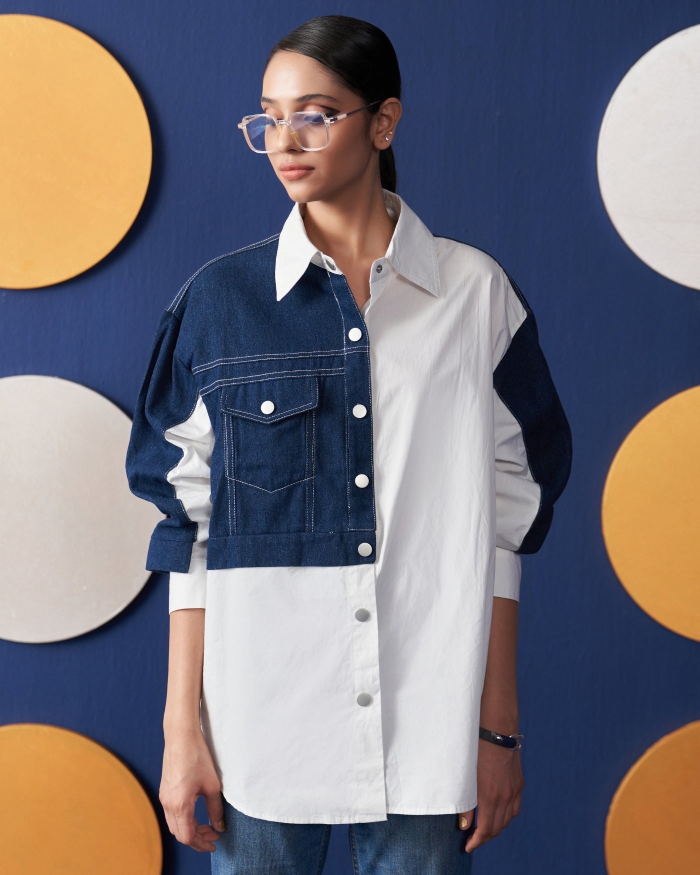 WHITE SHIRT DENIM DETAILS