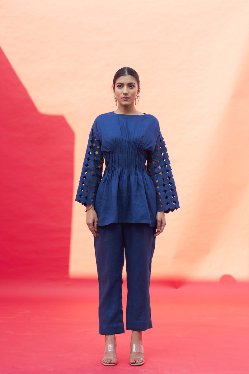 BLUE LINEN APPLIQUE SLEEVES TOP